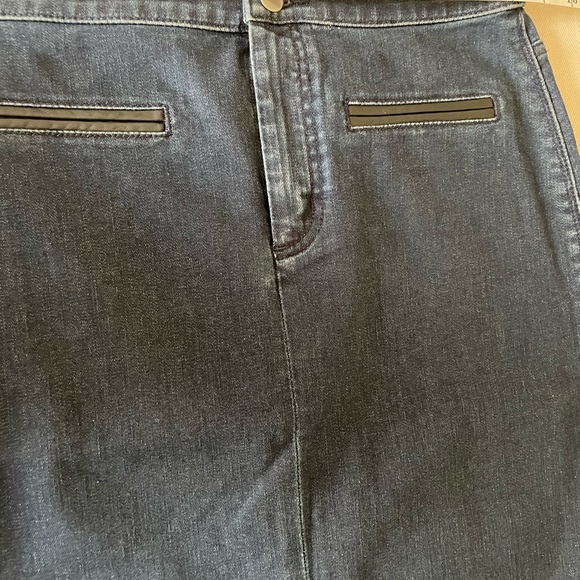 Club Monaco Denim Skirt, Size 4, leather pocket detail. - Picture 6 of 7